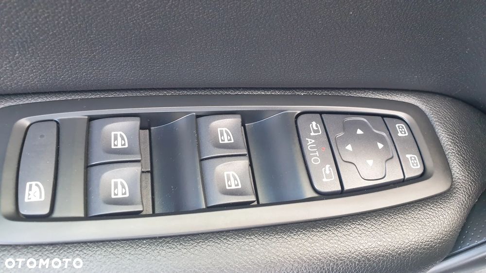 Renault Megane ENERGY TCe 130 EDC BOSE EDITION - 26