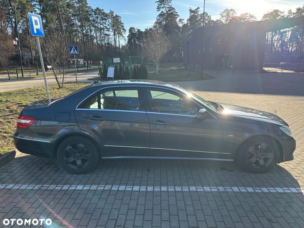 Mercedes-Benz Klasa E 200 CGI BlueEffICIENCY Avantgarde - 13