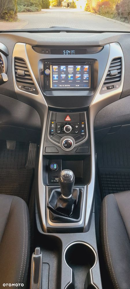 Hyundai Elantra - 16