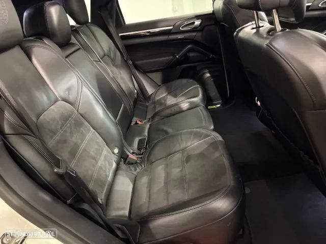 Porsche Cayenne S E-Hybrid Platinum Edition - 38