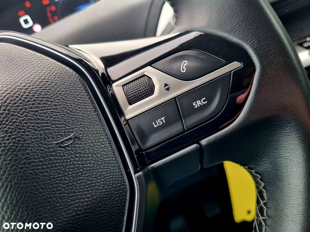 Peugeot 3008 1.2 PureTech Allure S&S - 17