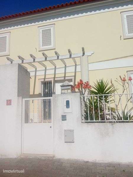 Excelente moradia 4 assoalhadas com Jardim, parquemento e espaço lazer - Grande imagem: 2/9