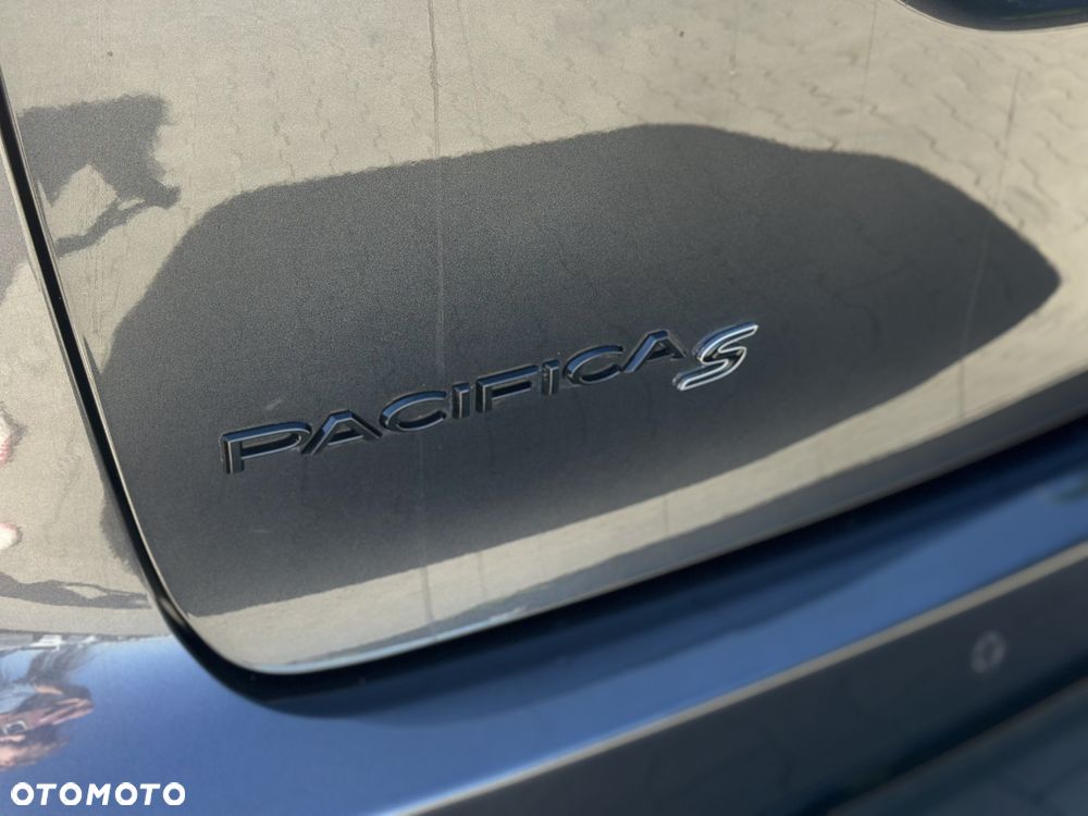 Chrysler Pacifica - 10