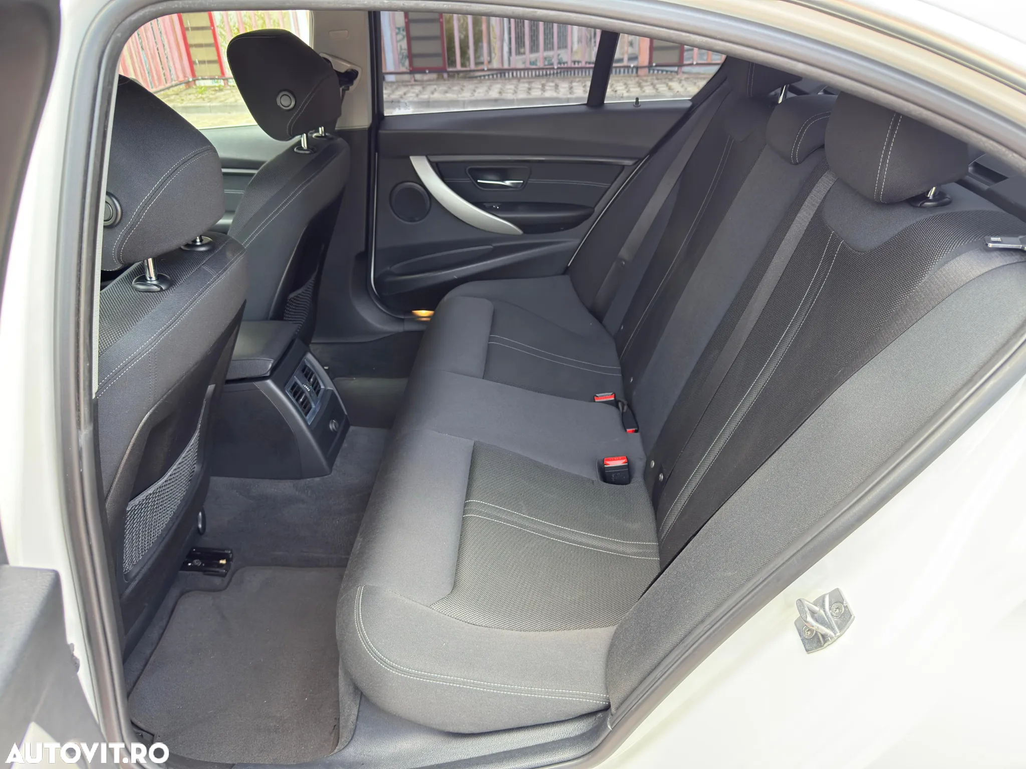 BMW Seria 3 320d Aut. Sport Line - 34