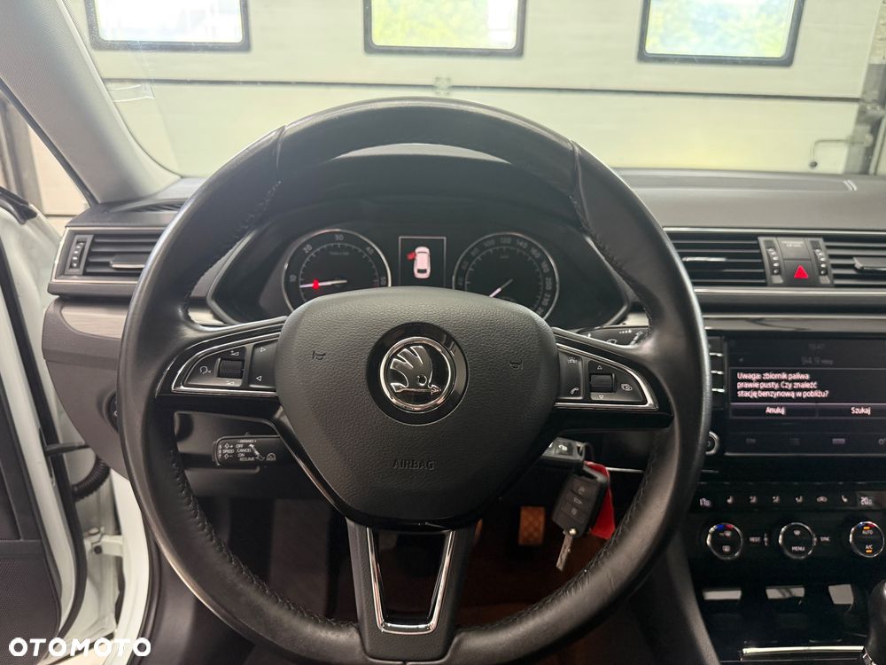 Skoda Superb 2.0 TDI DSG Premium Edition - 22