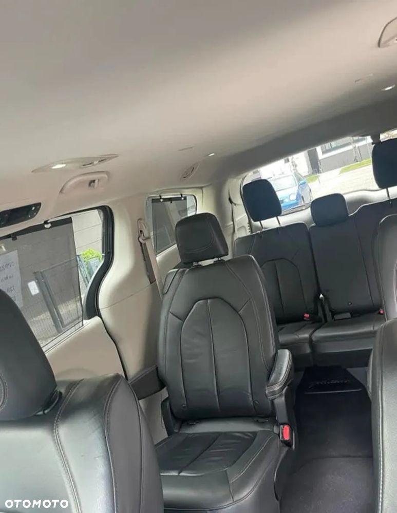 Chrysler Pacifica - 11