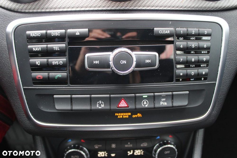 Mercedes-Benz GLA - 32