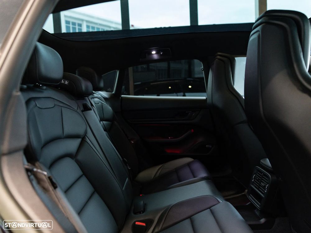 Porsche Taycan Sport Turismo - 39