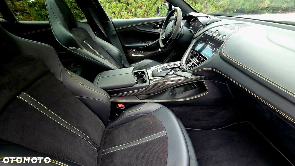 Aston Martin DBX - 15