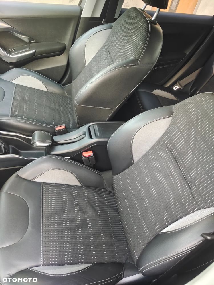 Peugeot 2008 PureTech 82 Allure - 32