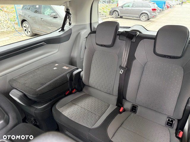 Ford Tourneo Custom - 11