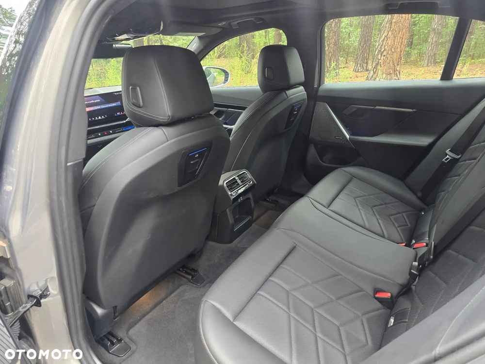 BMW Seria 5 530i xDrive mHEV - 17