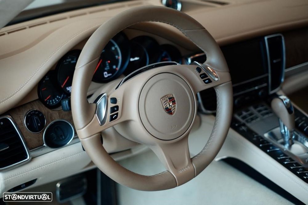 Porsche Panamera Turbo PDK - 10