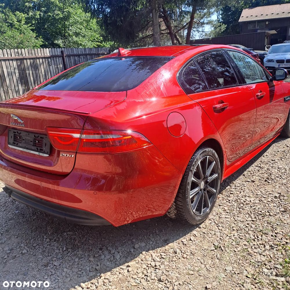Jaguar XE 2.0 D R-Sport - 4