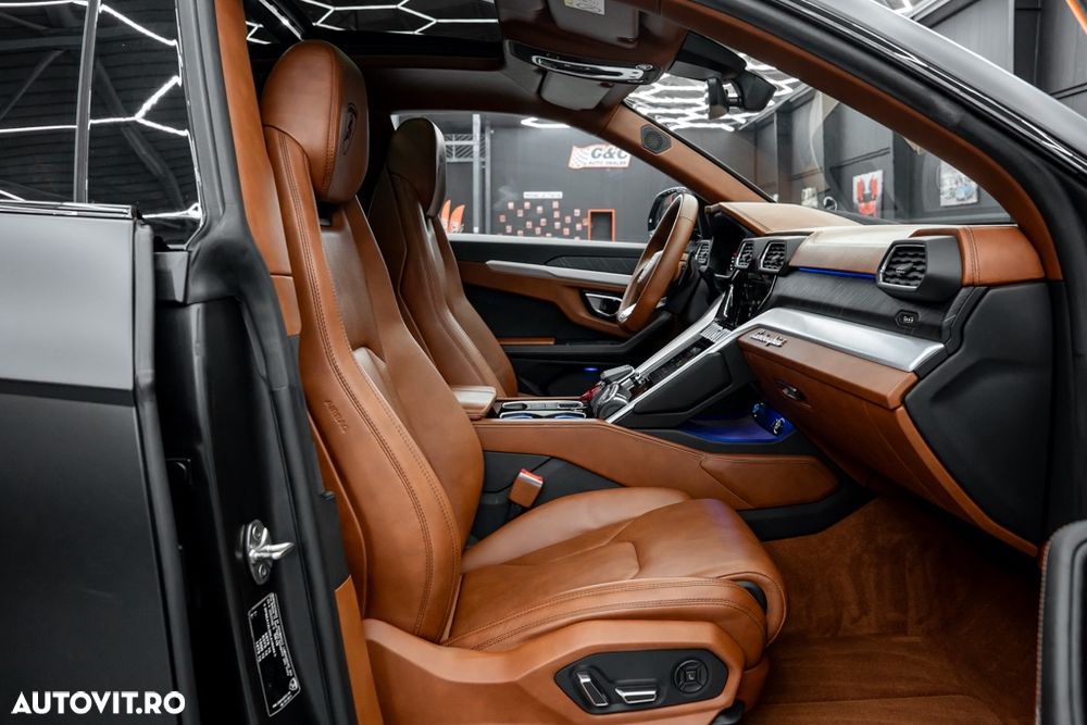 Lamborghini URUS Standard - 12