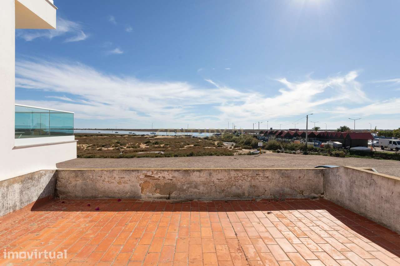 Moradia na frente ribeirinha de Santa Luzia - Grande imagem: 2/7