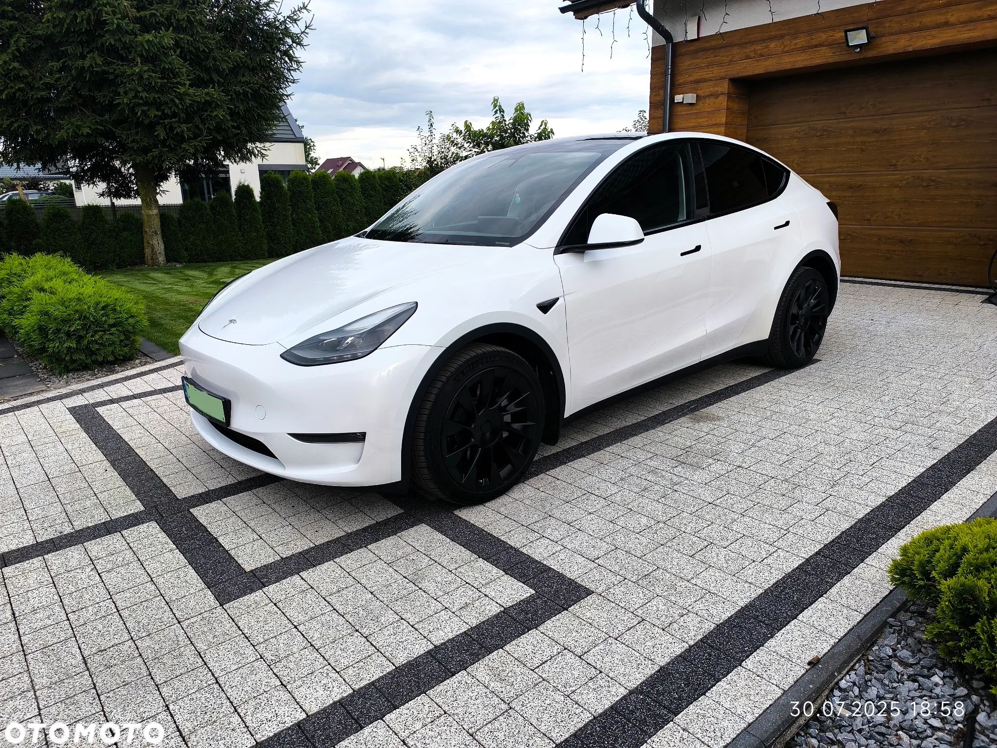 Tesla Y Long Range AWD - 1