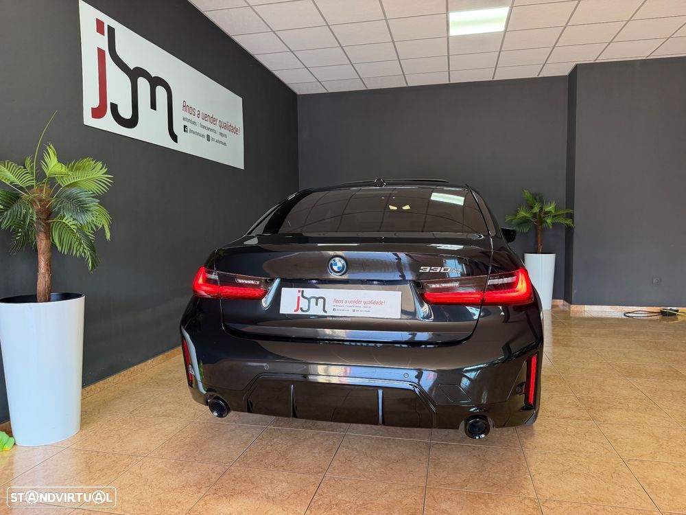 BMW 330 e Pack Desportivo M Auto - 25