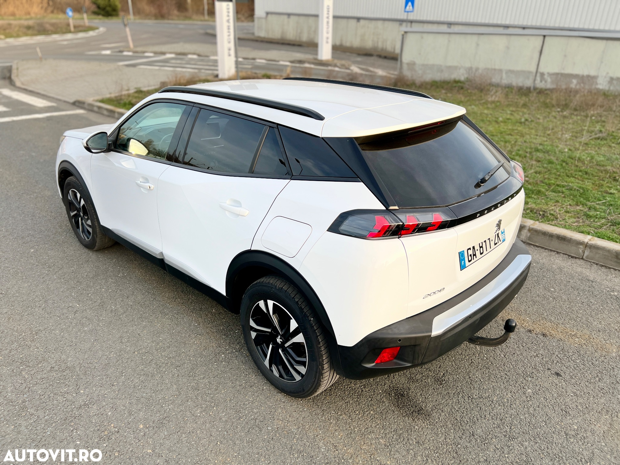 Peugeot 2008 1.5 BlueHDI 130 S&S EAT8 Allure - 3