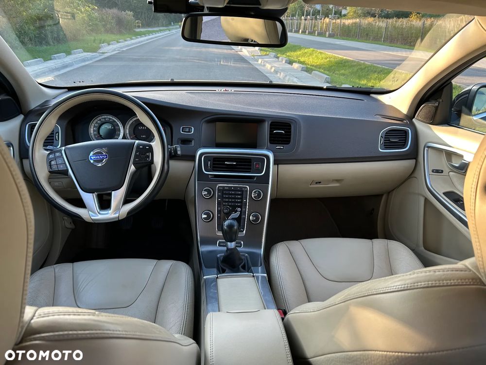 Volvo V60 D5 Summum - 20