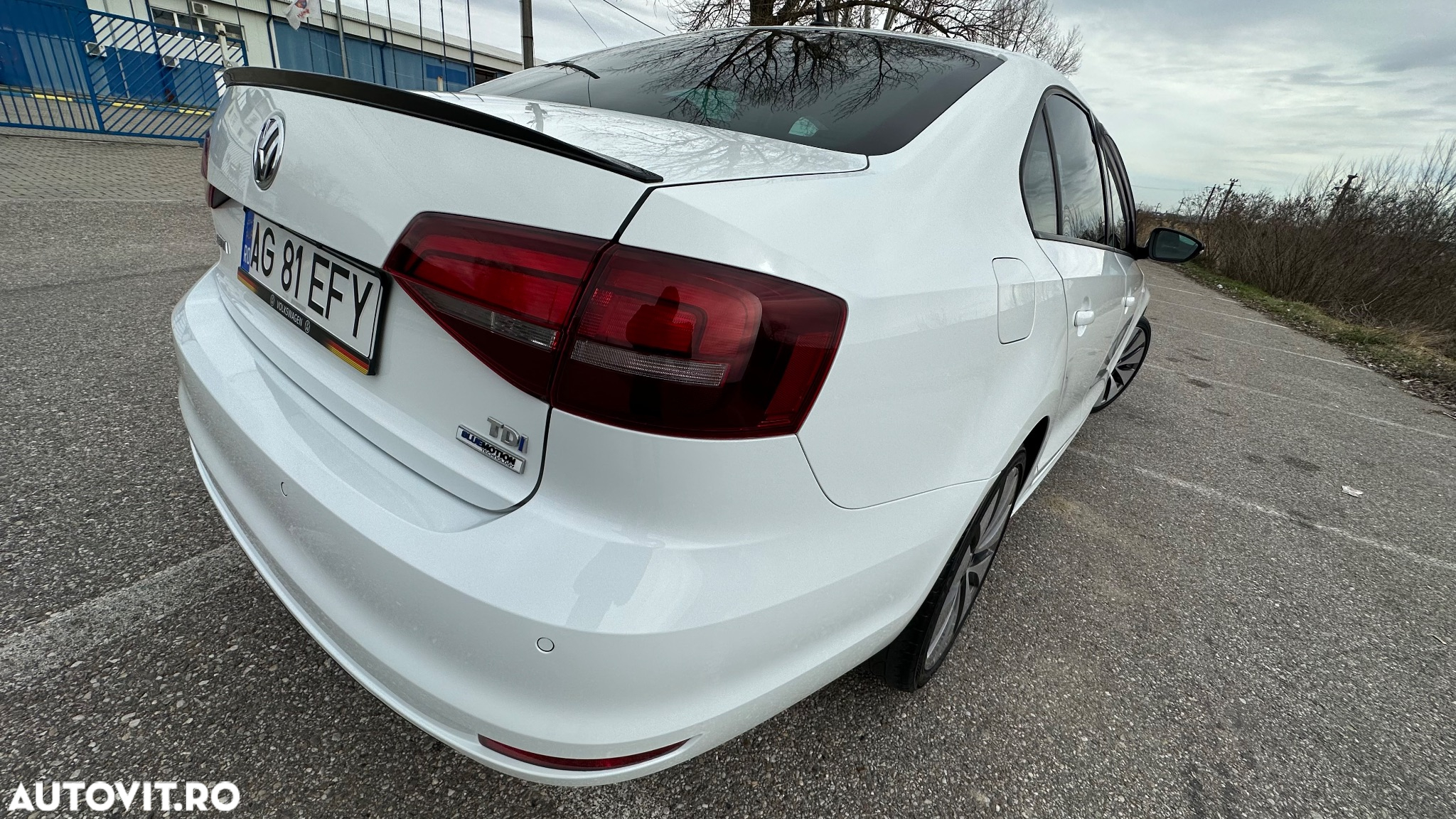 Volkswagen Jetta 2.0 TDI DSG Highline - 23
