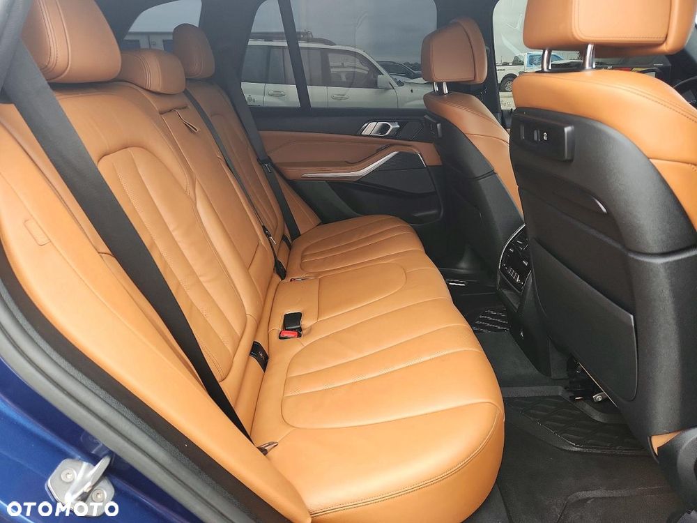 BMW X5 M50i - 8