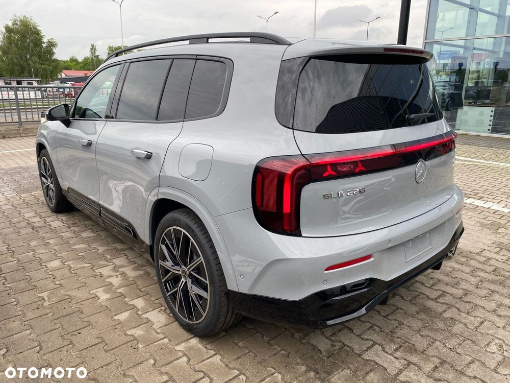 Mercedes-Benz GLB - 2