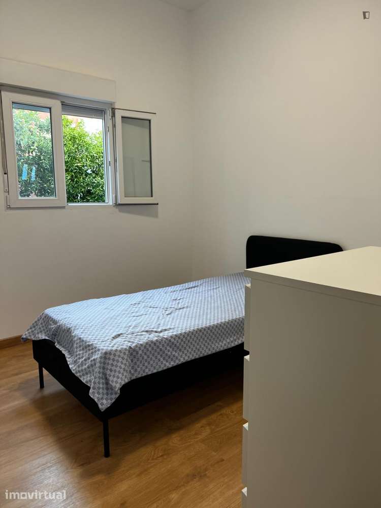 Quarto - localizado em Setubal - Grande imagem: 2/12