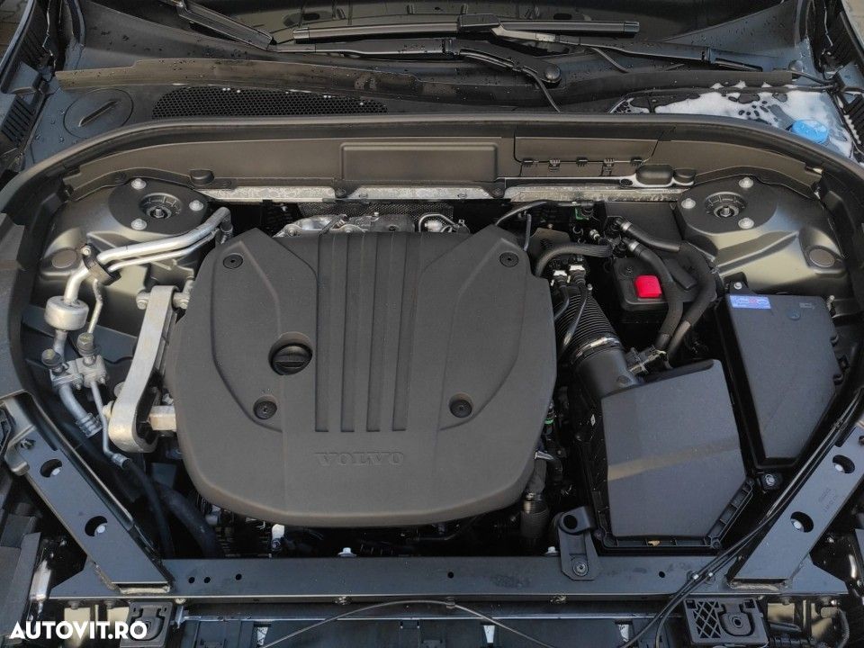 Volvo XC 60 B5 AT AWD MHEV Plus Dark - 20
