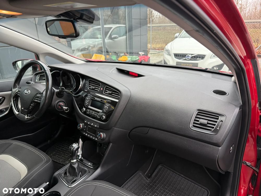 Kia Ceed 1.6 CRDi ISG Vision - 29