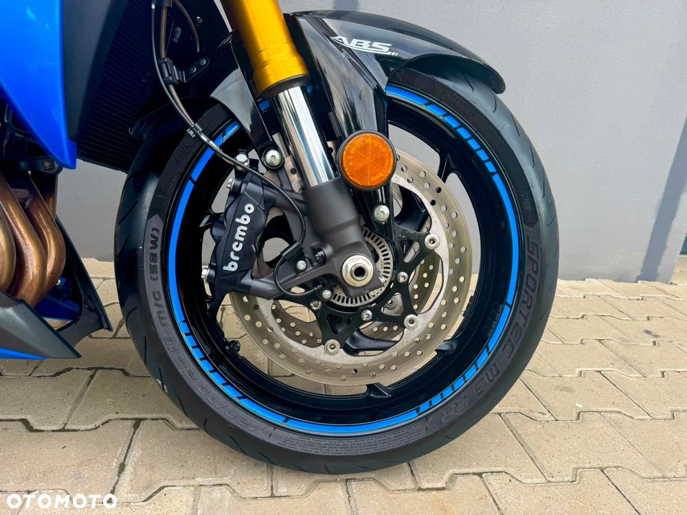 Suzuki GSX - 14