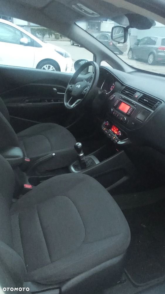 Kia Rio - 6