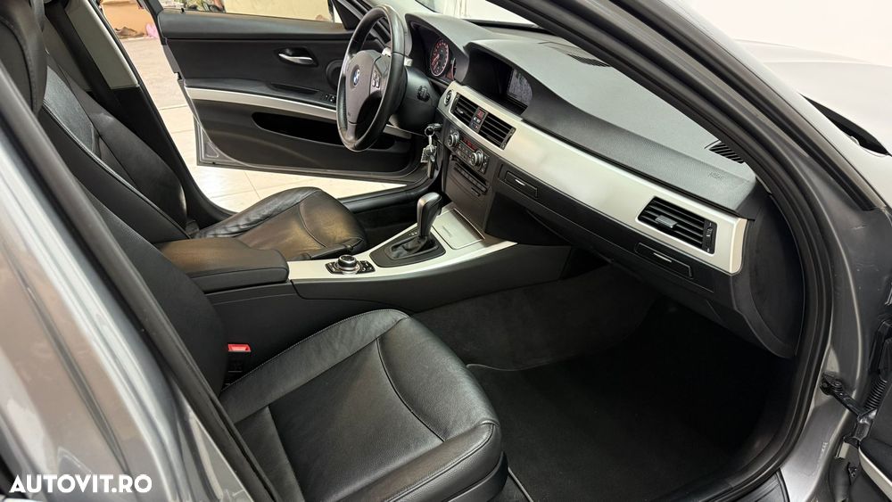 BMW Seria 3 320i Touring Aut. - 9