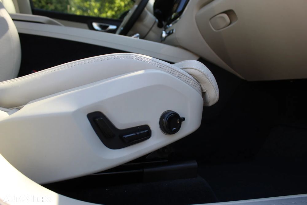 Volvo XC 60 T8 AWD AT PHEV Plus Dark - 34