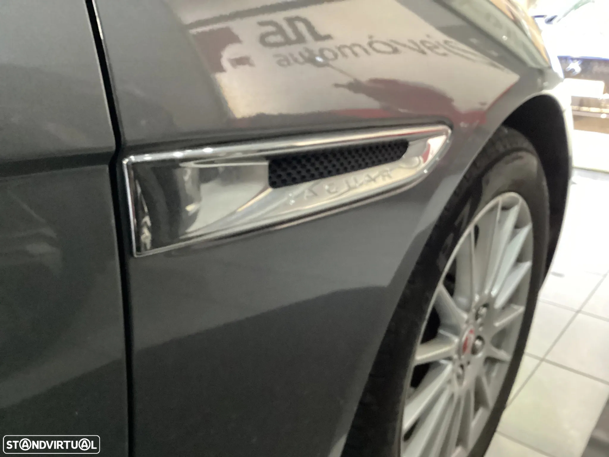 Jaguar XE - 8