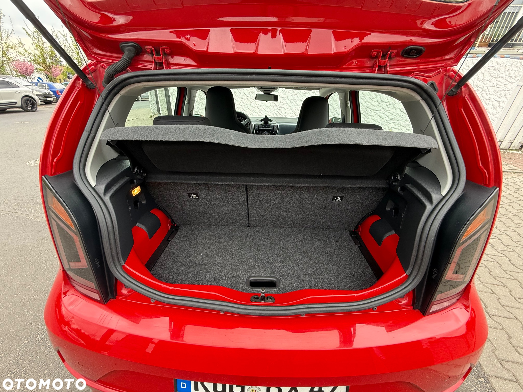 Volkswagen up! colour fortana red - 7