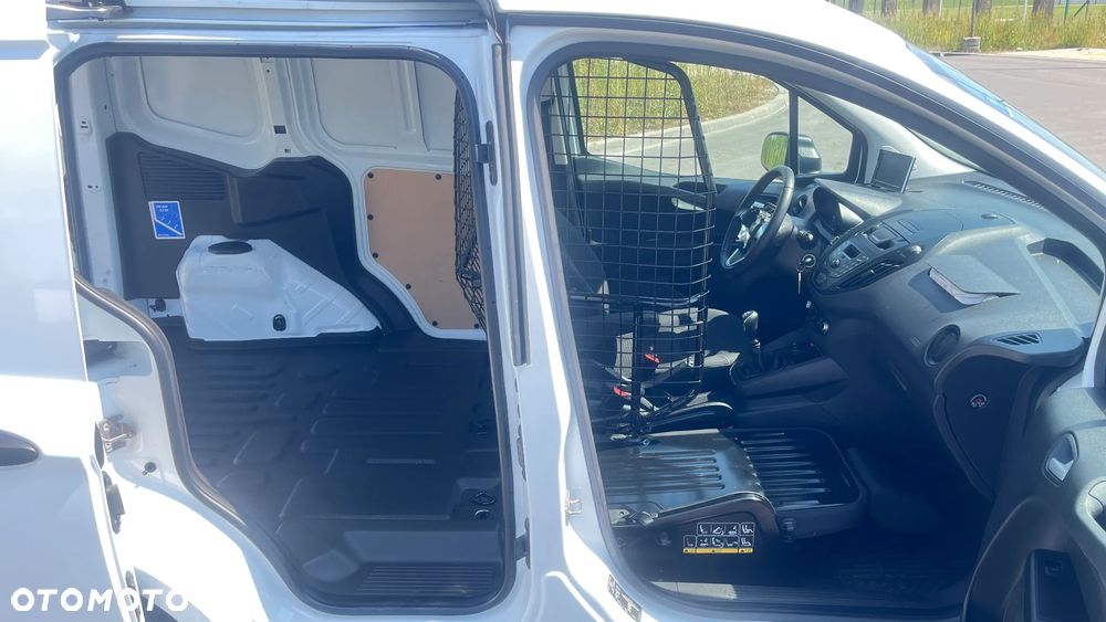 Ford Transit Courier - 20