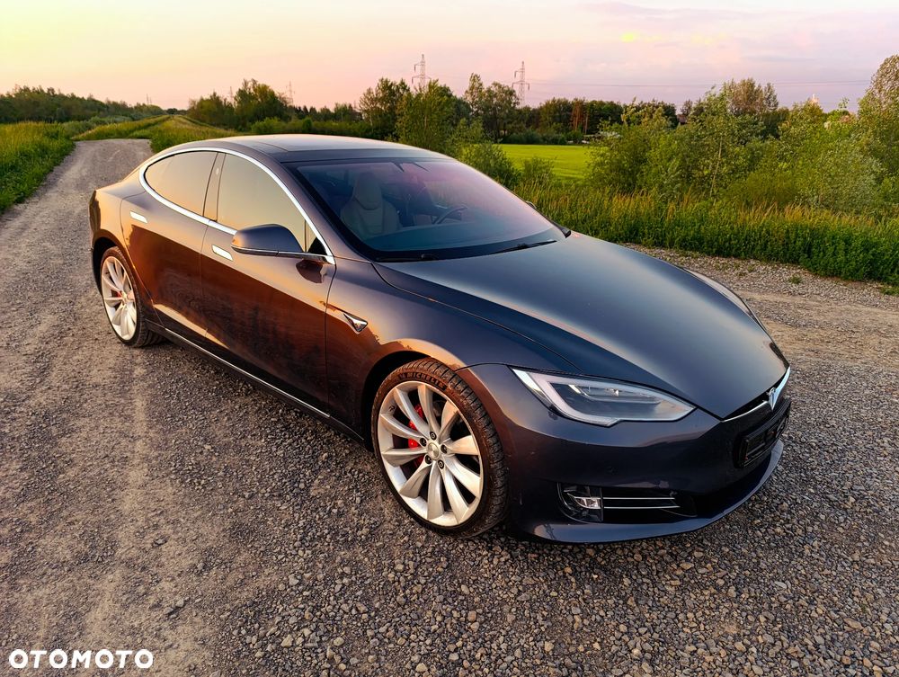 Tesla Model S - 2