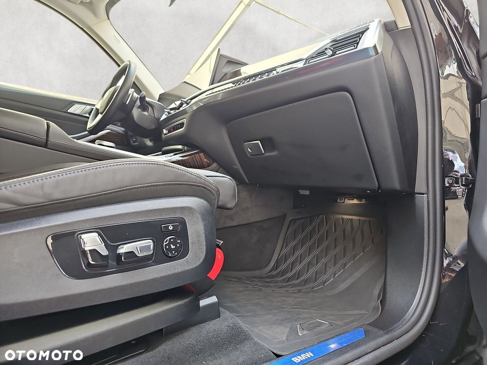 BMW X7 xDrive40d mHEV - 24