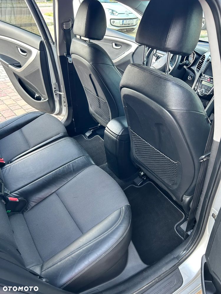 Hyundai i30 1.6 CRDi Automatik Style - 14