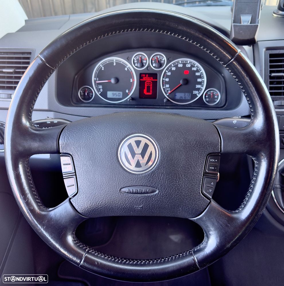 VW Multivan 2.5 TDi Highline - 19
