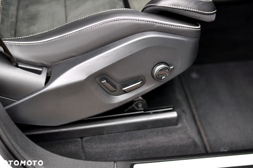 Volvo XC 60 T8 Plug-In Hybrid AWD R-Design - 25