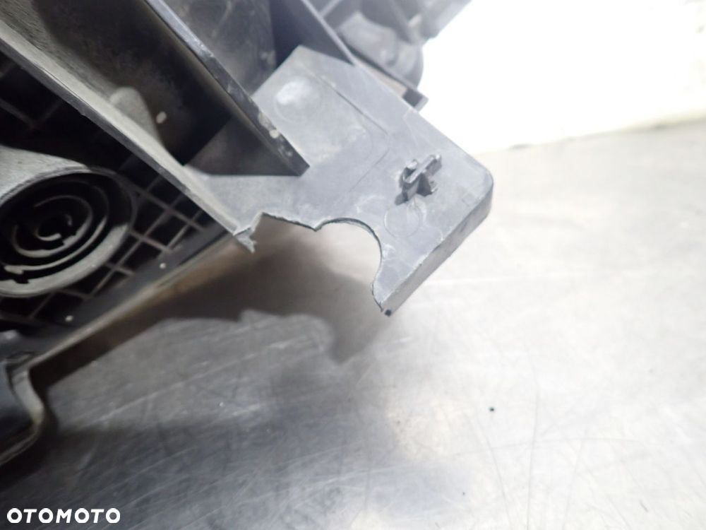 LAMPA LEWA PRZEDNIA CITROEN BERLINGO II 1.6 - 4