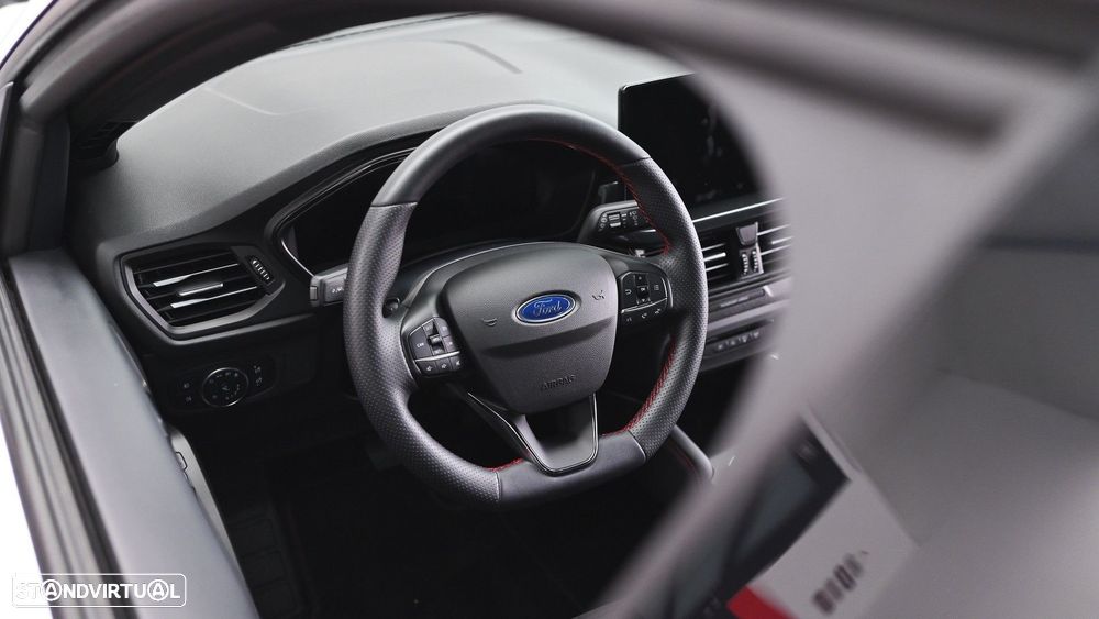 Ford Focus 1.0 EcoBoost MHEV ST-Line X Aut. - 50