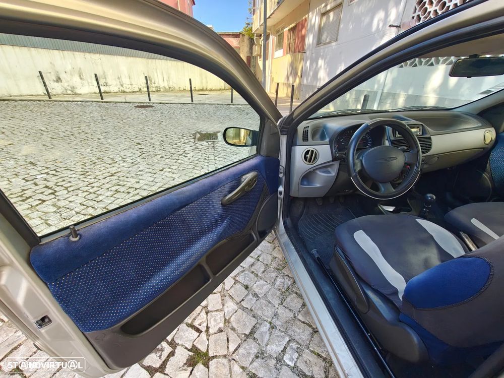 Fiat Punto 1.2 16V HLX - 12