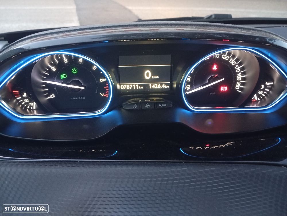 Peugeot 2008 1.2 PureTech Allure - 4
