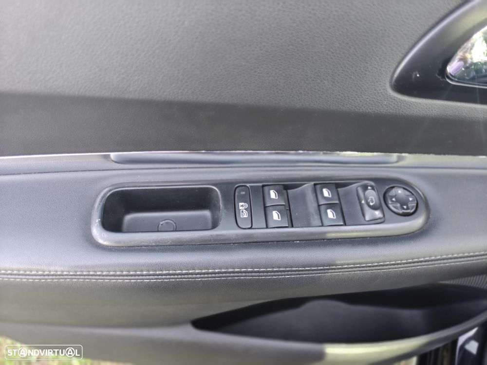 Peugeot 3008 1.6 HDi Allure - 25