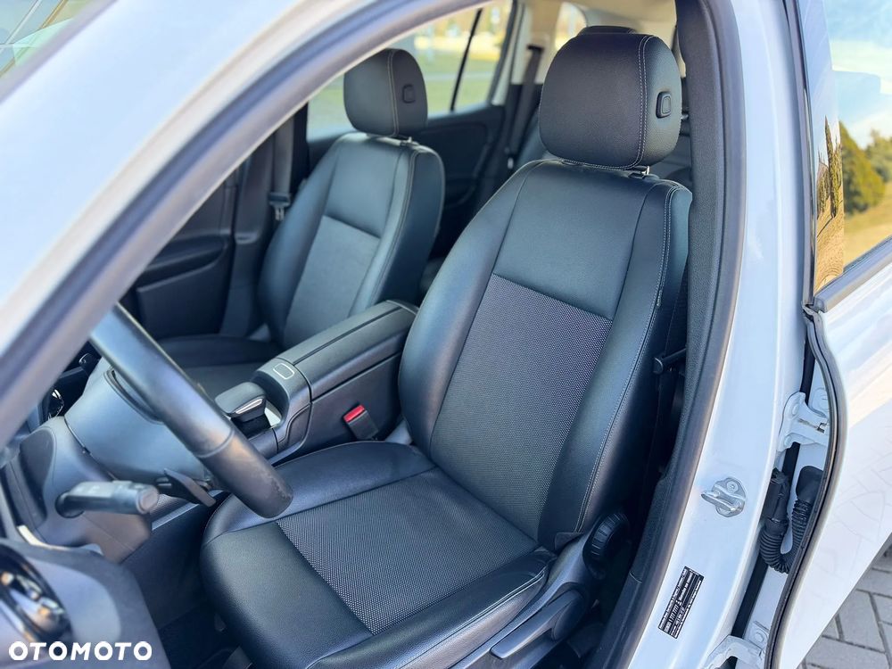 Mercedes-Benz GLB - 13