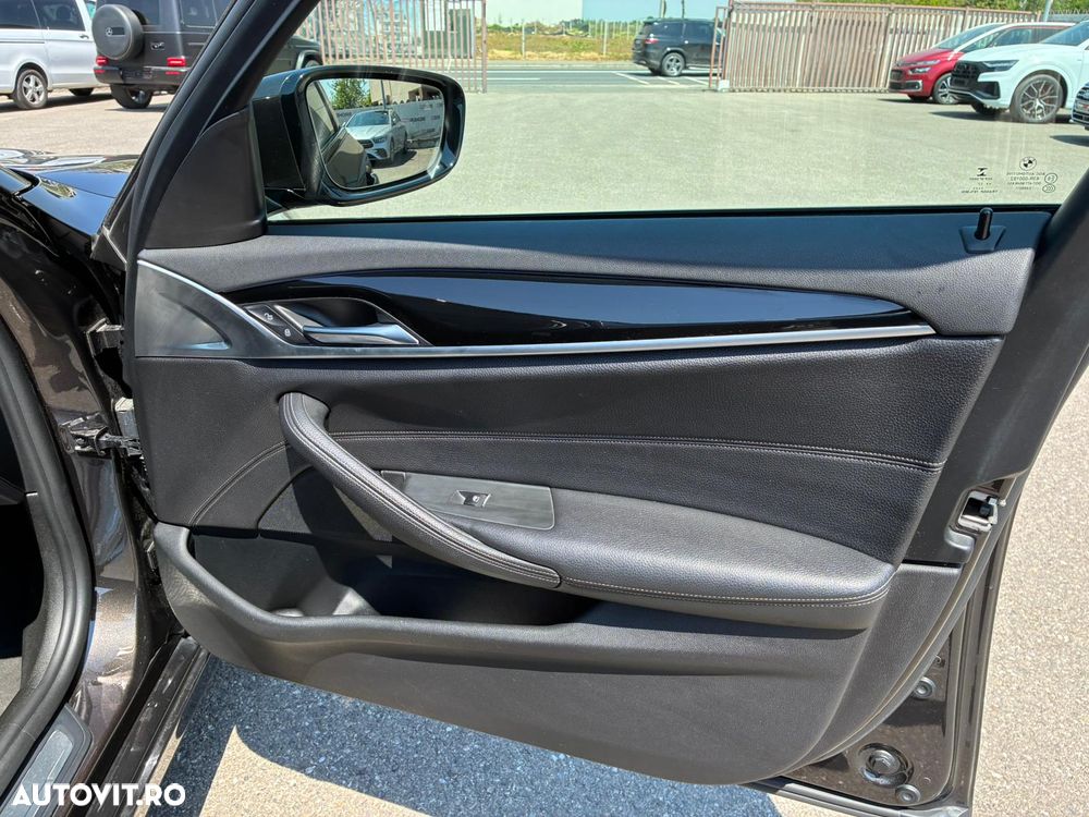 BMW Seria 5 520d xDrive AT - 25