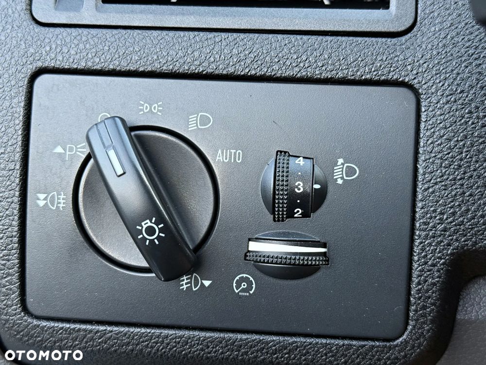 Ford Kuga 2.0 TDCi 2x4 Titanium - 27